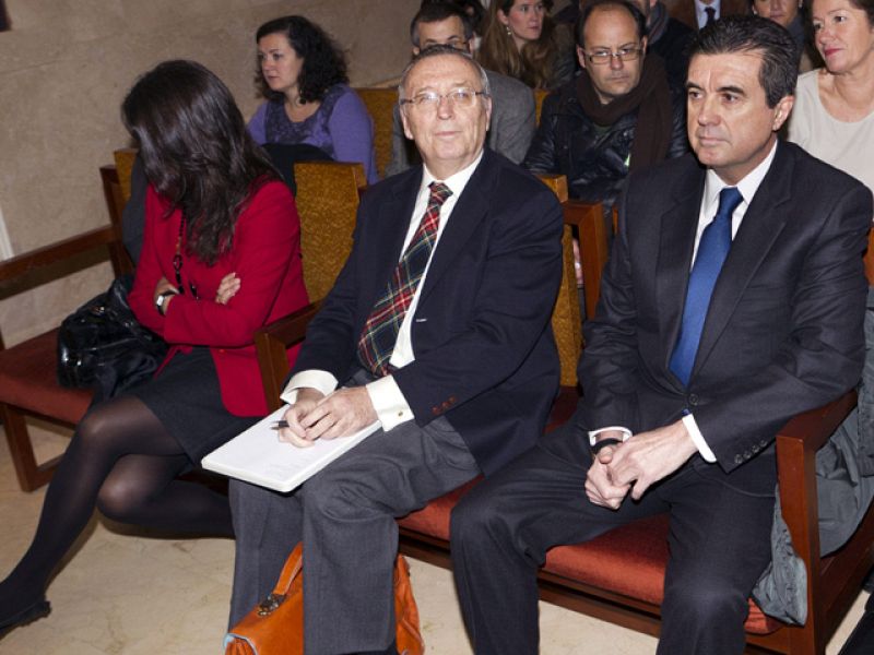 Matas, recibido con insultos y gritos en la primera sesión del juicio por el caso Palma Arena