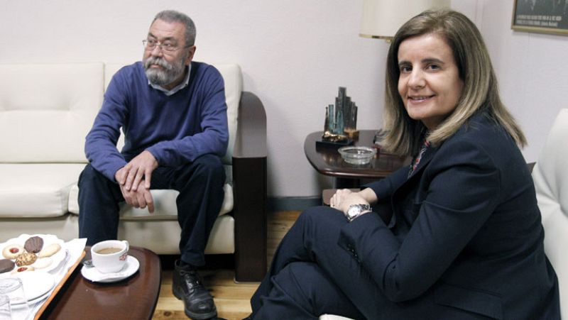 Las diferencias entre sindicatos y patronal sobre contratos y salarios frenan la reforma laboral