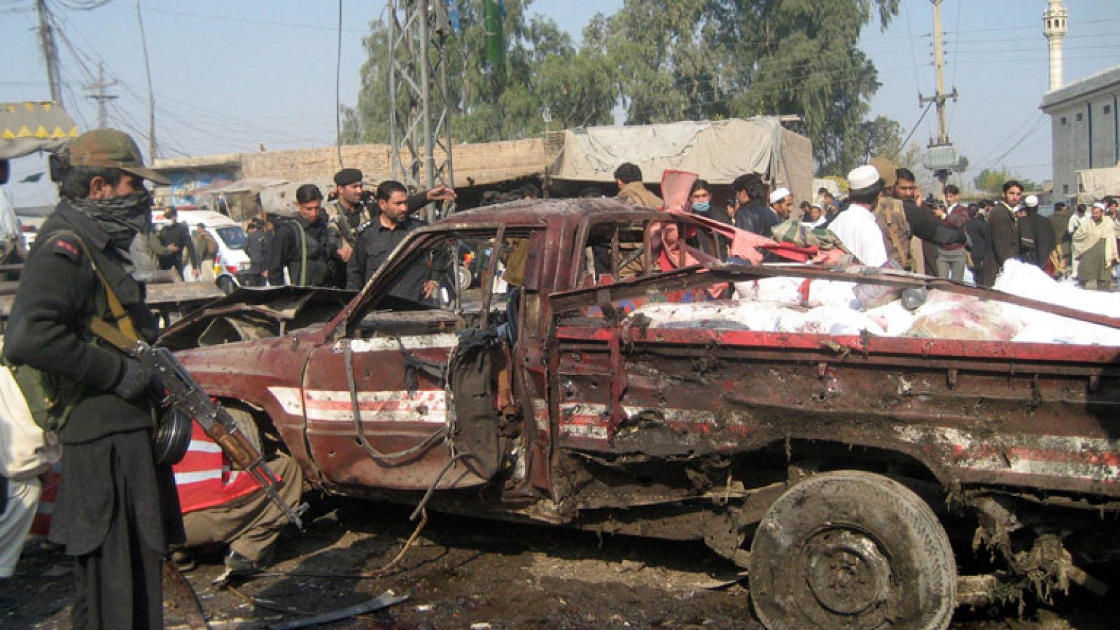Una bomba en una región tribal de Pakistán causa 23 muertos y  al menos 26 heridos