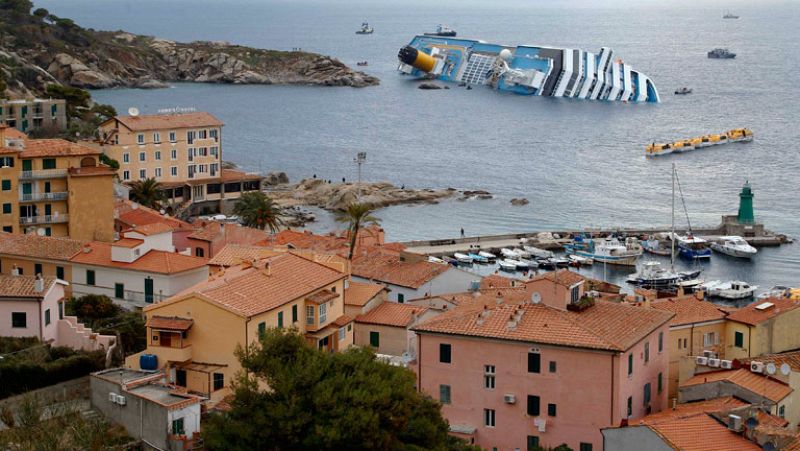 Uno de los dos cadáveres hallados en el interior del crucero podría ser el de un español