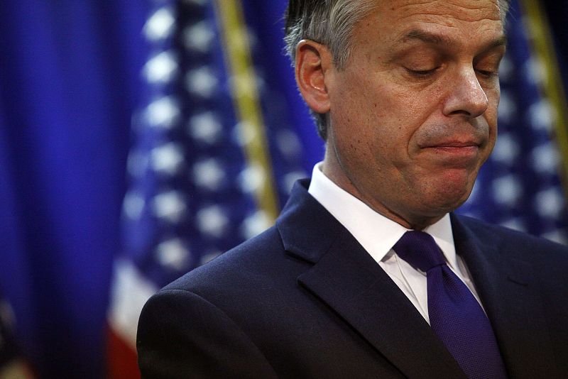 Jon Huntsman abandona las primarias republicanas y da su apoyo a Romney