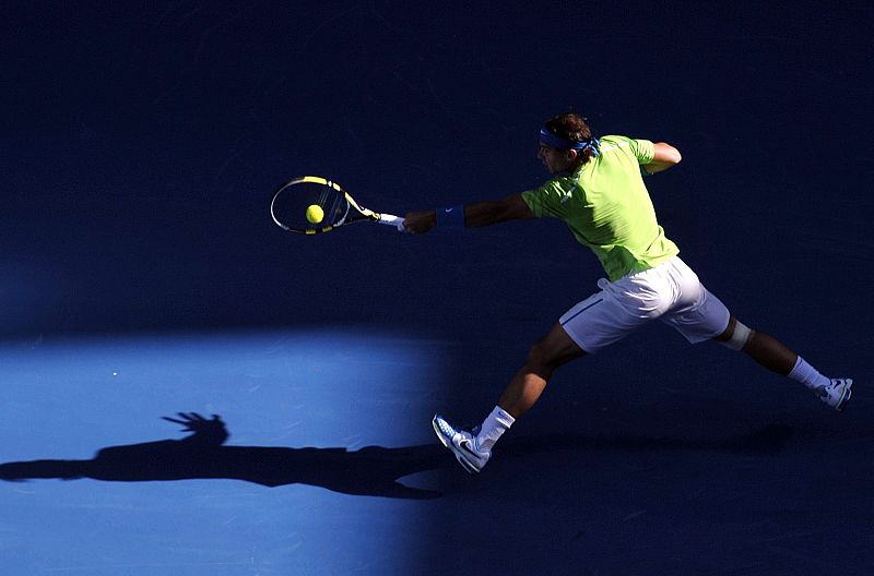 El 'ciclón' Nadal arrasa a Kuznetsov en su debut en el Abierto de Australia
