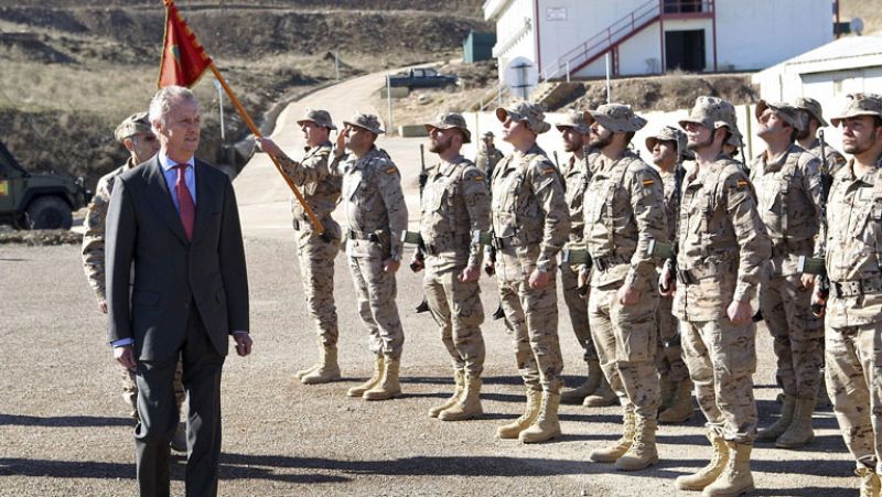 Morenés anuncia que España iniciará la retirada de Afganistán después del verano