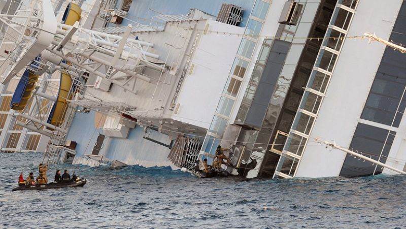 Hallan otros 5 cadáveres en la parte sumergida del Costa Concordia 4 días después del naufragio