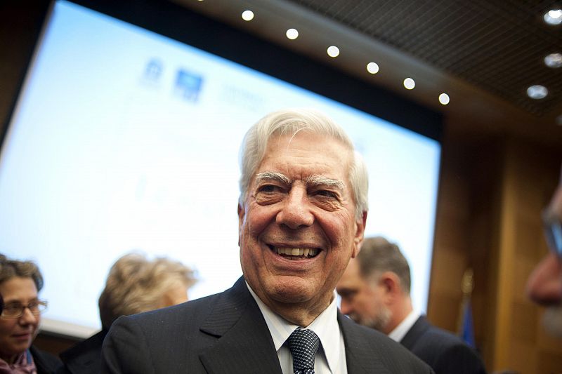 El Gobierno ofrece a Vargas Llosa ponerse al frente del Instituto Cervantes