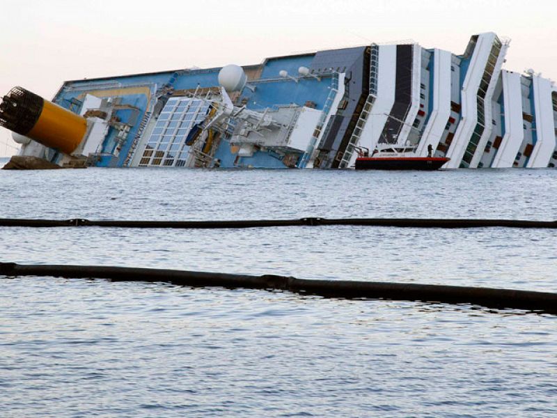 Italia reconoce que el naufragio del Costa Concordia ya produce daño medioambiental
