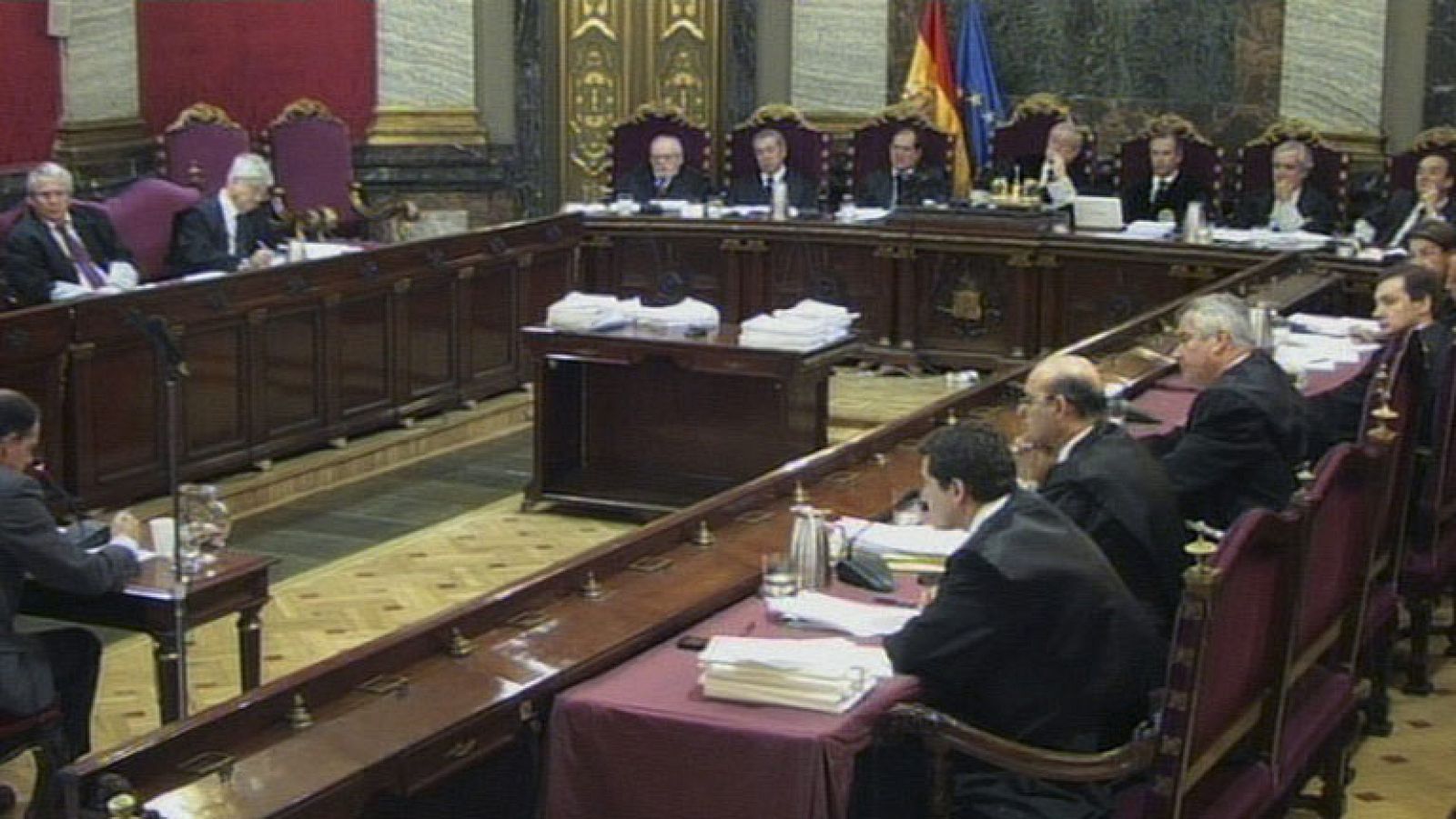 La policía declara que Garzón les dijo en todo momento que lo que prevalecía era el derecho de defensa | Ver