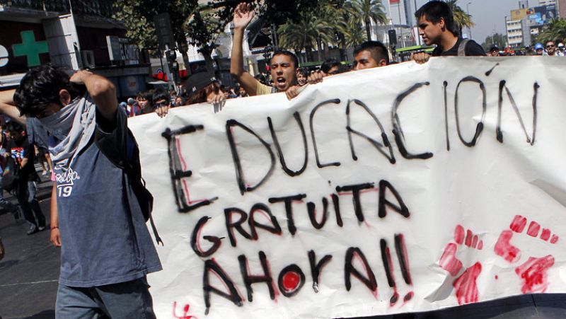 Una veintena de detenidos en la primera manifestación de estudiantes en Chile en 2012