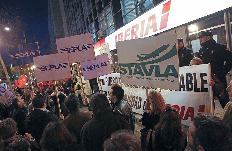 Trabajadores de tierra de Iberia y los pilotos de Air Europa desconvocan sus huelgas