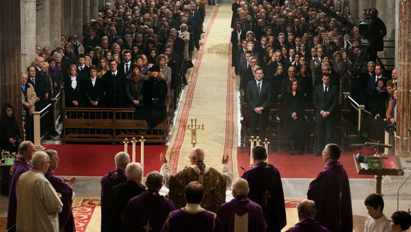 Las gaitas despiden a Fraga tras un funeral que ha congregado al poder político