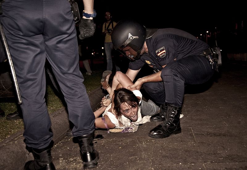 Human Rights Watch denuncia el "uso excesivo de la fuerza" policial contra los indignados
