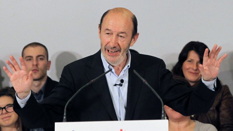 Rubalcaba y Chacón llegan al Congreso del PSOE con la victoria en el aire