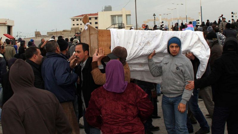 La UE llevará el plan de la Liga Árabe a la ONU y aprueba nuevas sanciones contra Siria