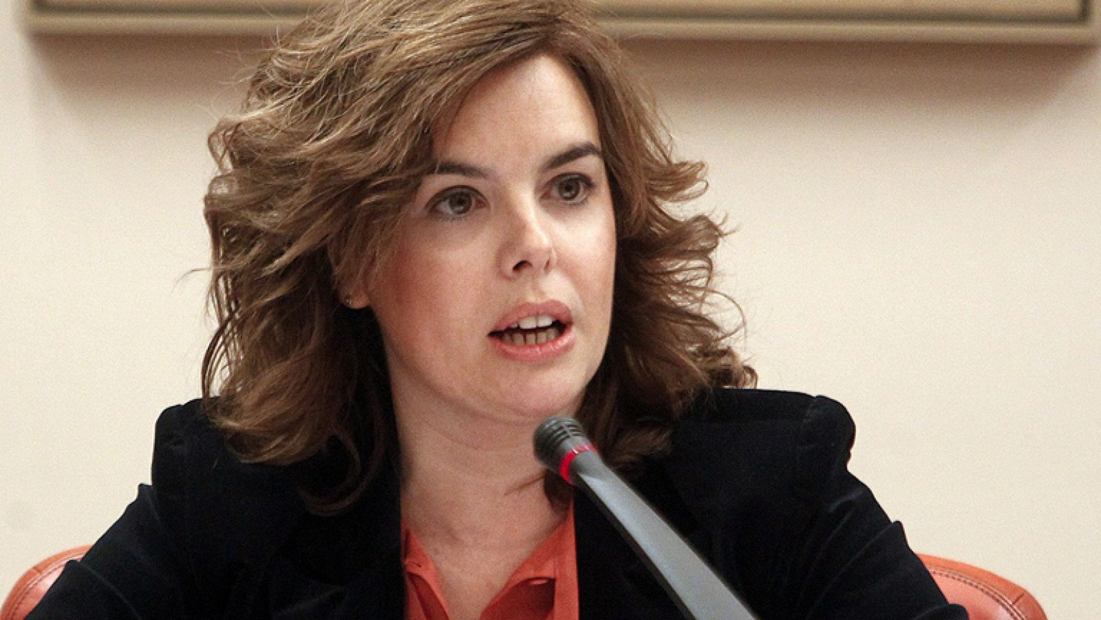 Santamaría anuncia una homologación en los sueldos de los directivos públicos - Informativo 24h | Ver