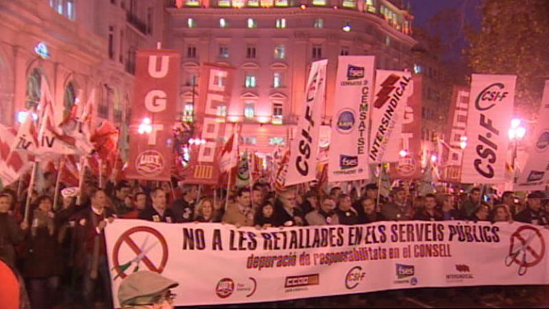 Miles de personas se manifiestan en Valencia y País Vasco contra los recortes públicos