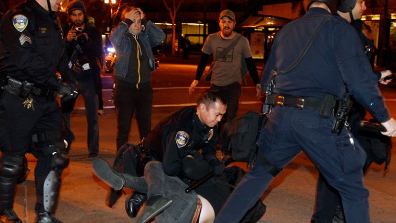 Más de 400 detenidos tras los choques entre la policía y los 'indignados' en EE.UU.