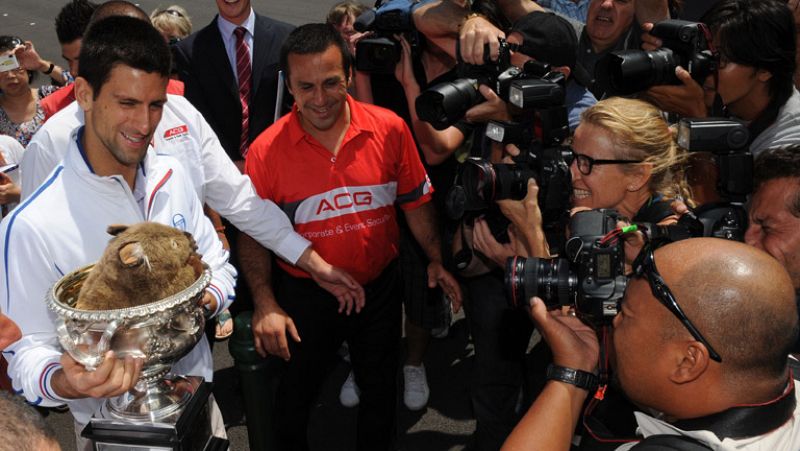 Djokovic anula la reacción de Nadal y gana un épico Open de Australia