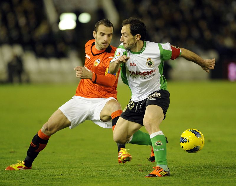 El Valencia no pasa del empate en El Sardinero (2-2)