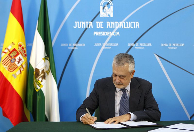 Griñán firma el decreto de convocatoria de las elecciones andaluzas y disolución del Parlamento