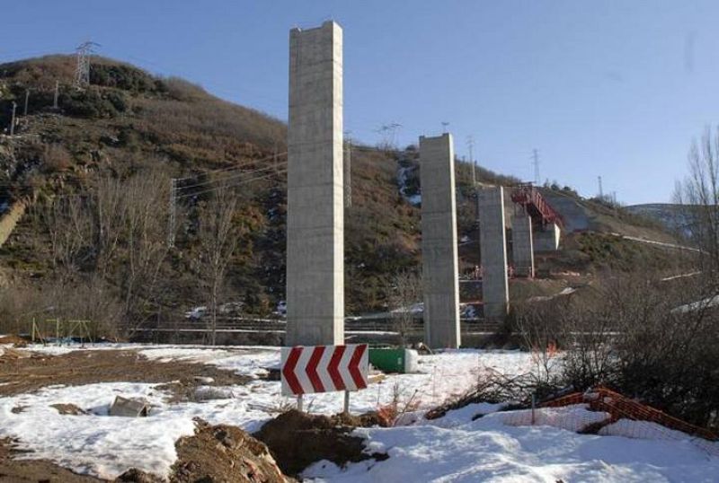 La licitación de obra pública baja a la mitad en 2011 por la caída de CC.AA. y ayuntamientos