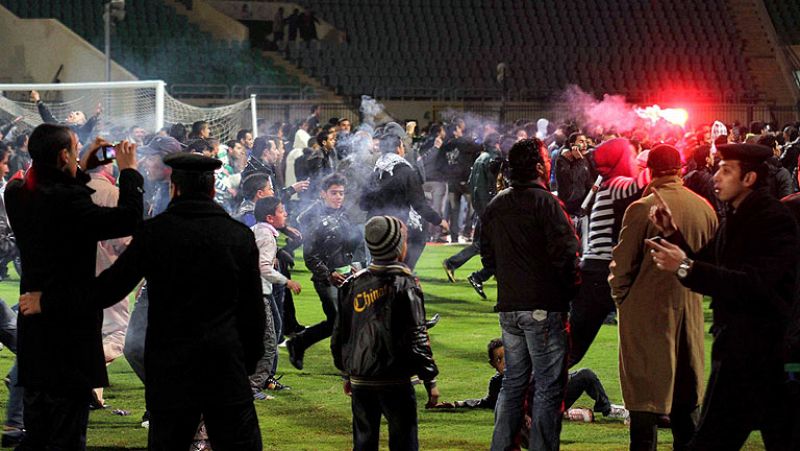 La cifra de fallecidos en el partido de fútbol de liga egipcia asciende a 74