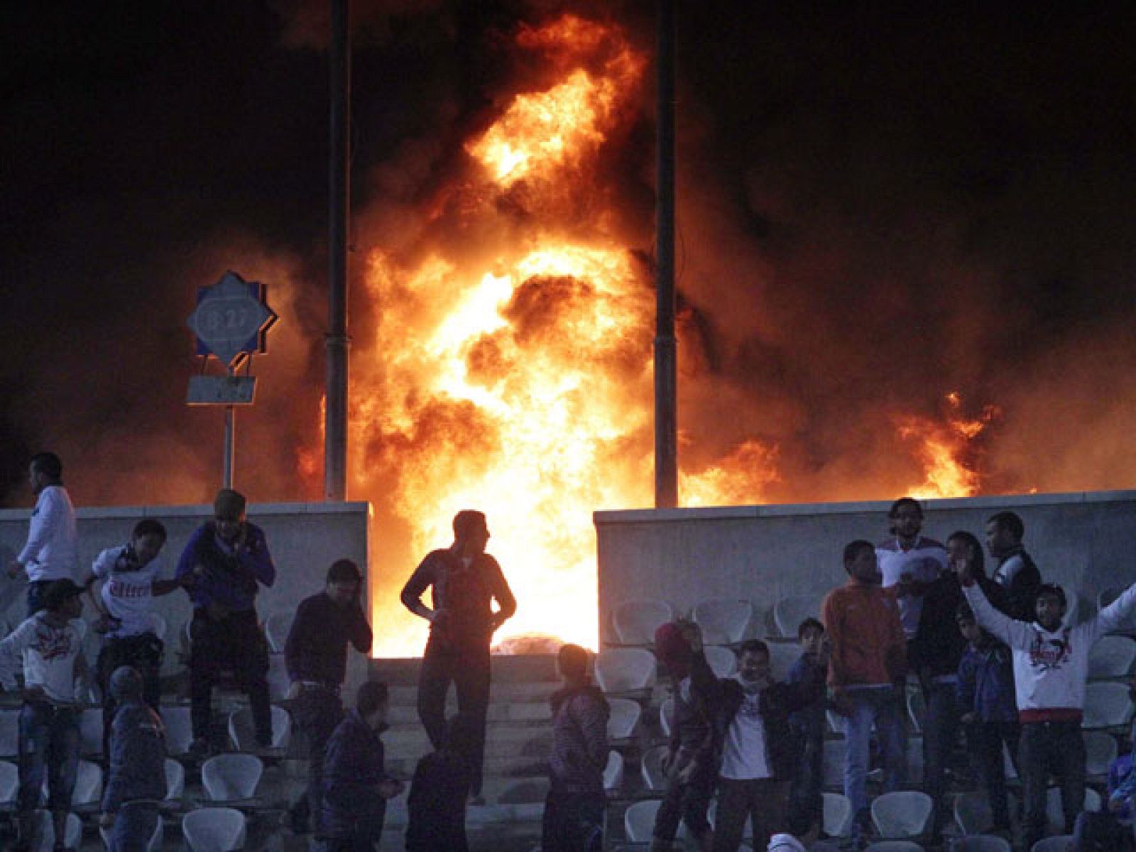 Decenas de muertos en los disturbios en un partido de fútbol en Egipto