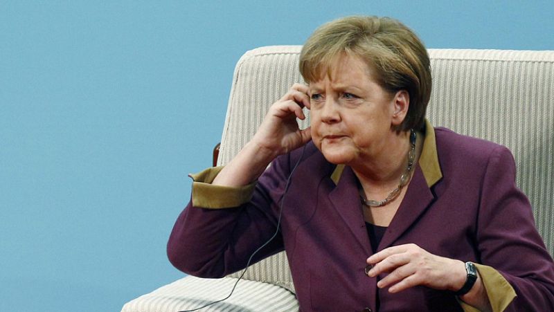 China se compromete ante Merkel a estudiar una mayor contribución al fondo de rescate europeo
