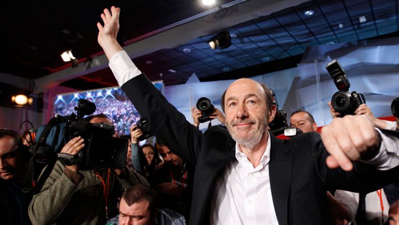 Rubalcaba gana a Chacón por 22 votos y hace un llamamiento a "la unidad y al cambio"