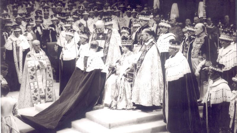 Isabel II cumple 60 años en el trono británico