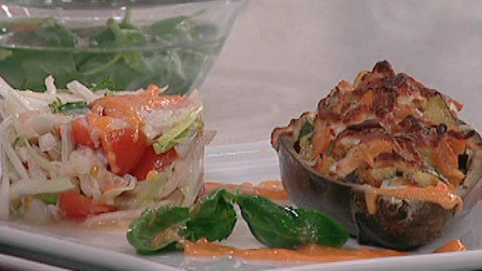 Berenjenas rellenas y  ensalada de bacalao y albahaca (09/02/2012)