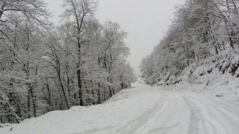 Reabierta la AP-6 tras estar cortada dos horas por la nieve en los kms. 52 (Madrid) y 108 (Segovia)