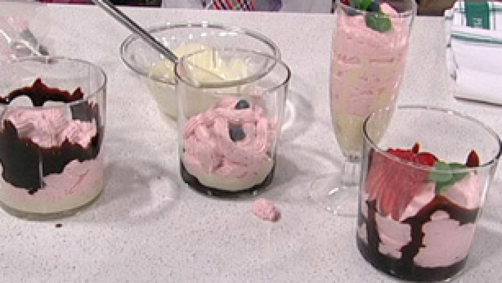 Mousse de fresón con salsa de chocolate blanco (08/02/2012)