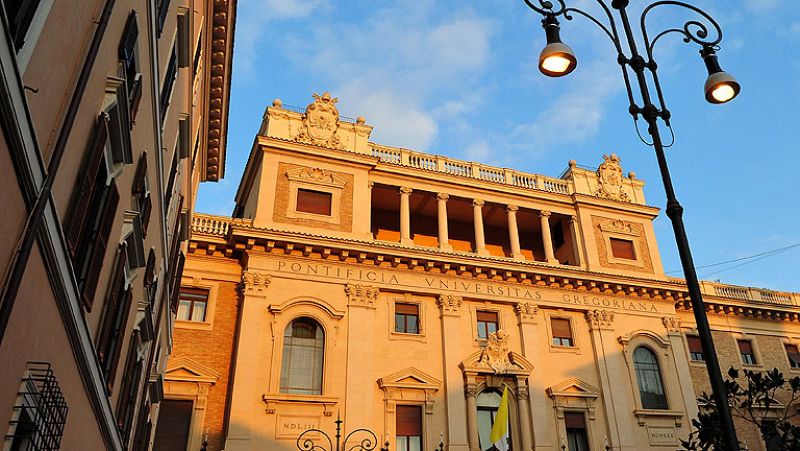 El Vaticano entona un 'mea culpa' en un simposio por los casos de pederastia