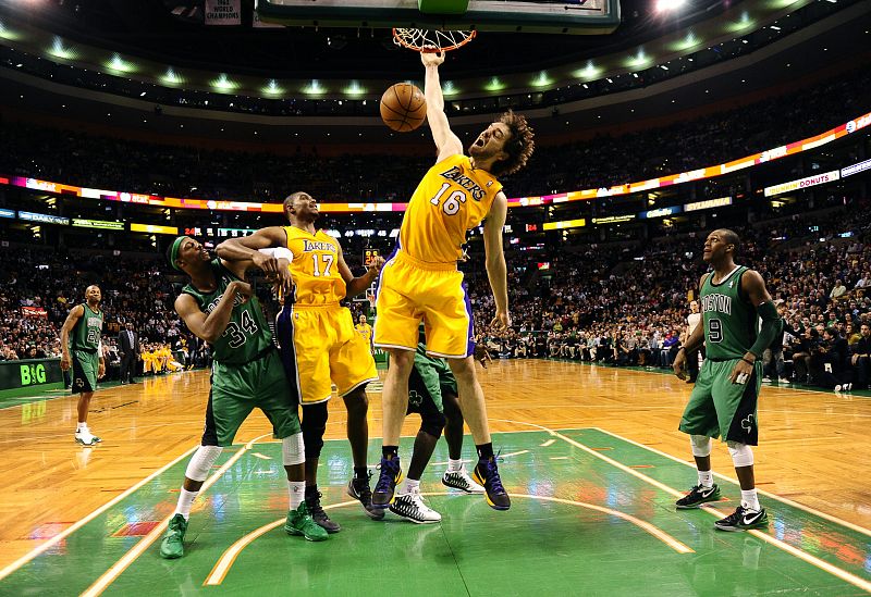 Pau Gasol lo hizo todo bien ante los Celtics y salvó a los Lakers en la prórroga (87-88)