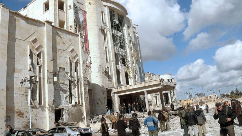 Un doble atentado con bomba en la ciudad siria de Alepo deja 28 muertos y 235 heridos