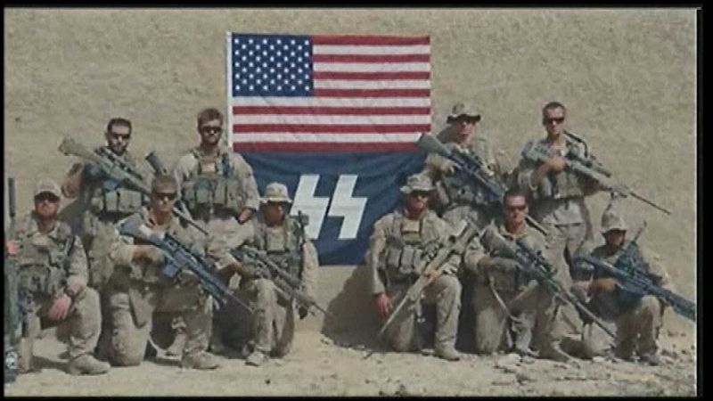 Polémica por un foto de marines estadounidenses posando con una bandera nazi en Afganistán