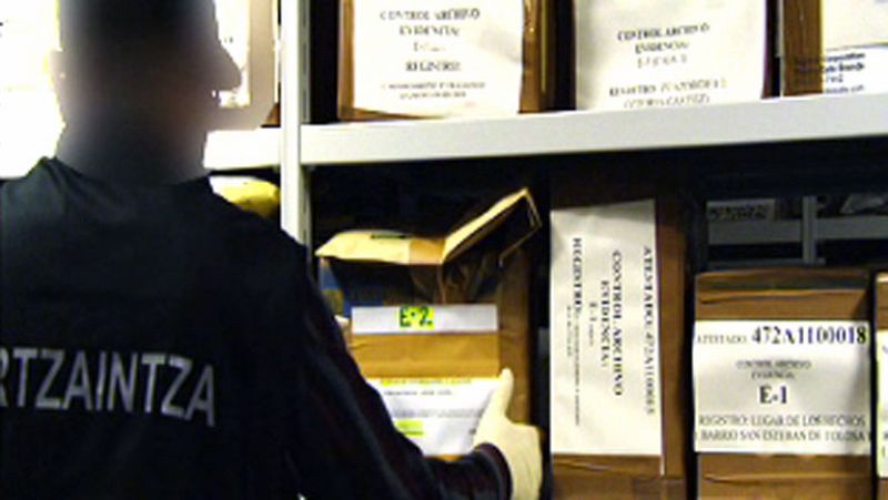 Informe Semanal entra en la División Antiterrorista de la Ertzaintza, corazón de la lucha contra ETA