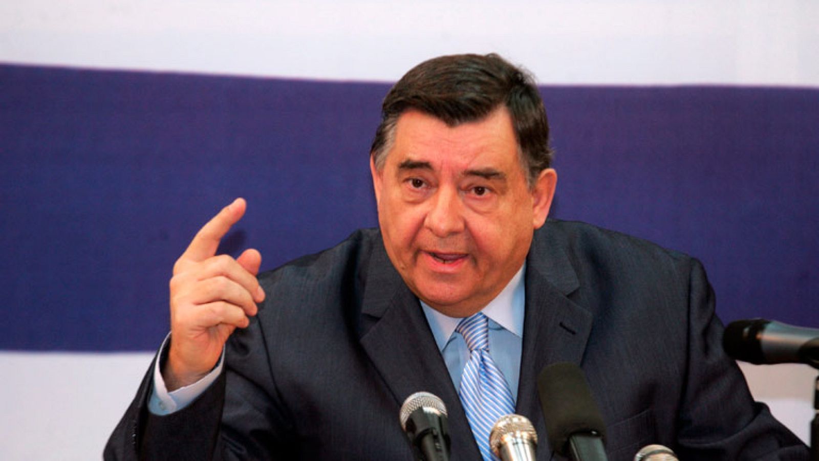 Dimiten media docena de ministros y altos cargos del gobierno de Grecia