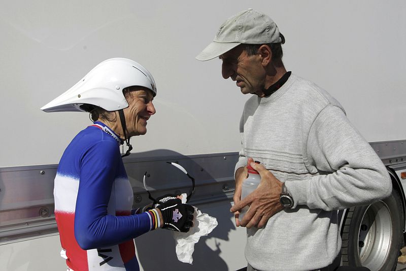 El marido de Jeannie Longo, acusado de contrabando y dopaje