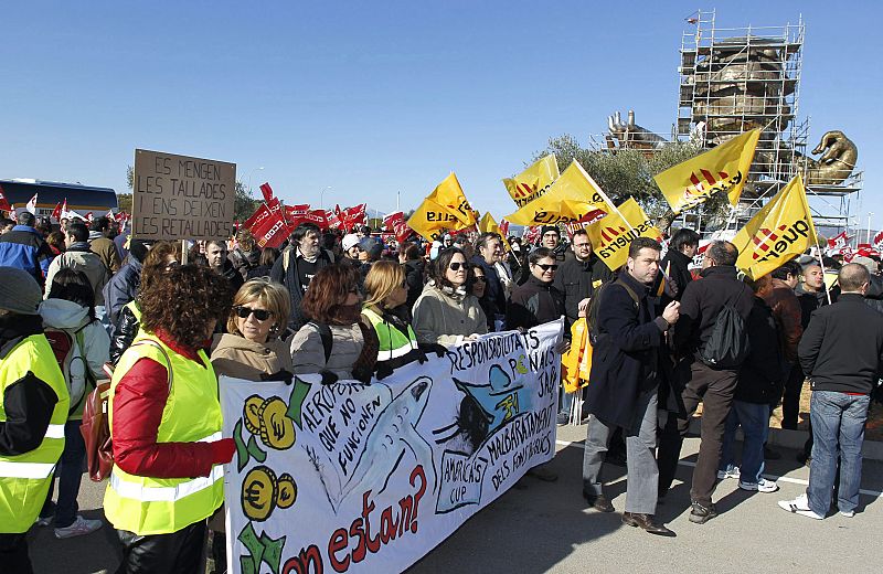 Marchas ante "los símbolos del despilfarro" en la Generalitat Valenciana