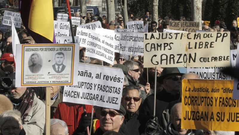 Dos mil personas se manifiestan en Madrid en apoyo de Baltasar Garzón