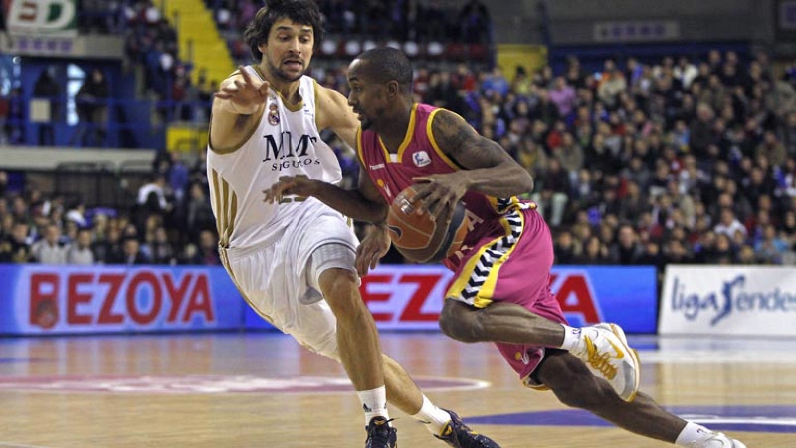 Banca Cívica 63-98 Real Madrid