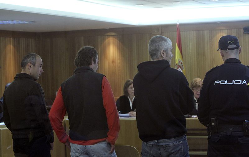 Dos etarras niegan haber atentado contra un edil del PSE y Txapote no declara