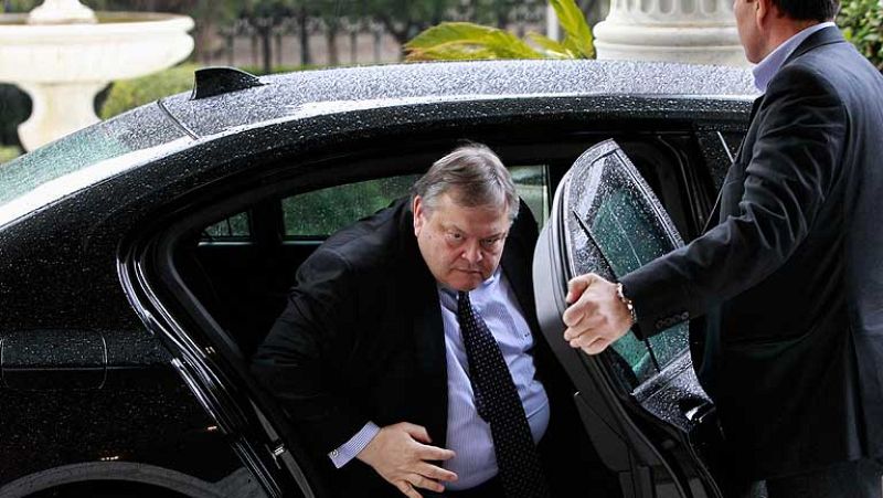 Venizelos afirma antes del Eurogrupo que algunos países quieren deshacerse de Grecia