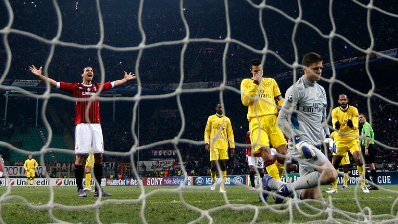 El Milan mira hacia los cuartos tras golear al Arsenal (4-0)