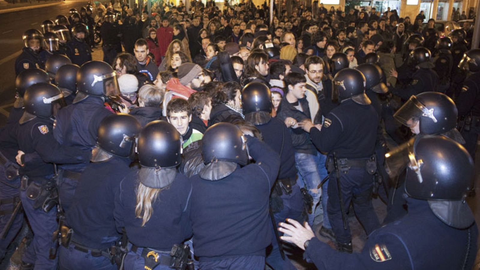 Nueve detenidos en las protestas estudiantiles en Valencia contra los recortes | Ver