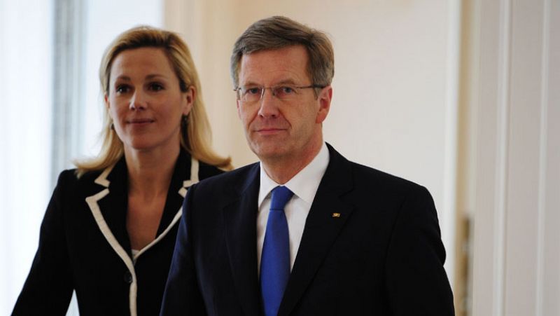 Dimite el presidente alemán, Christian Wulff, cercado por los casos de corrupción