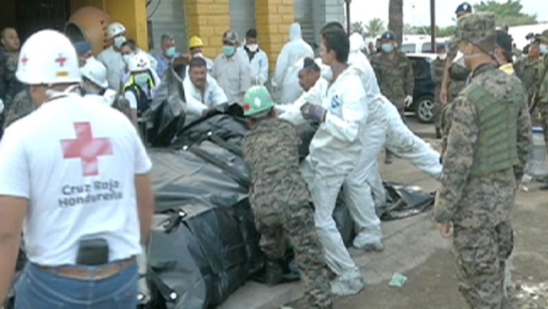 Ascienden a 358 los muertos en la cárcel de Honduras, 25 de ellos ya identificados