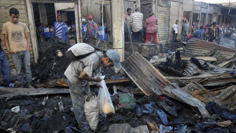 Un pavoroso incendio consume tres mercados populares en la capital de Honduras