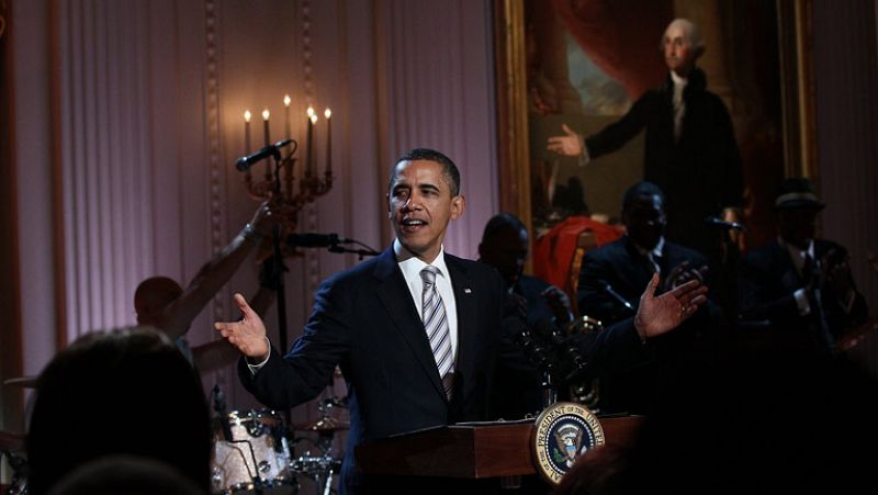 Obama vuelve a demostrar sus dotes musicales